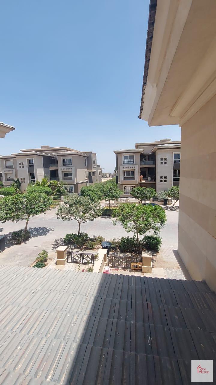 new giza district one Egypt Town house for rent semi furnished 3 sleeping rooms 3 Bathrooms Infront of landscaps lakes