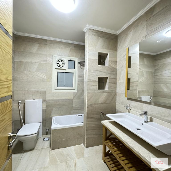 現代公寓出租 Maadi Sarayat 步行距離法國學校兩間臥室