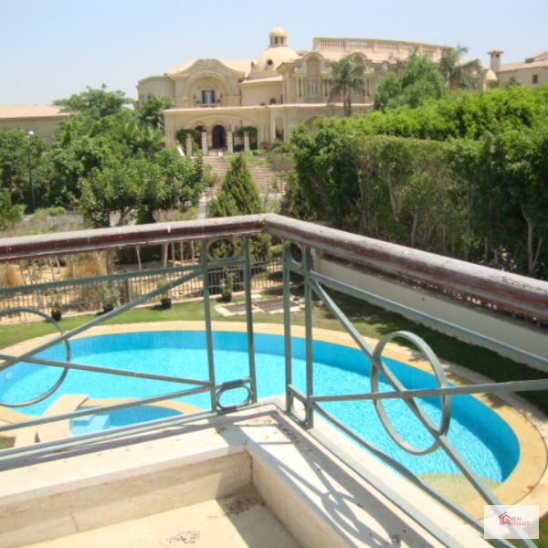 Katameya Heights Golf Sahası Resorte kiralık 6 yatak odalı yüzme havuzlu villa