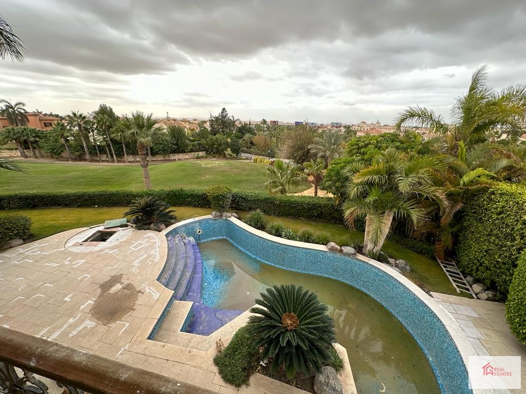 Villa autonome avec vue sur le golf Katameya Heights 5 chambres Piscine privée