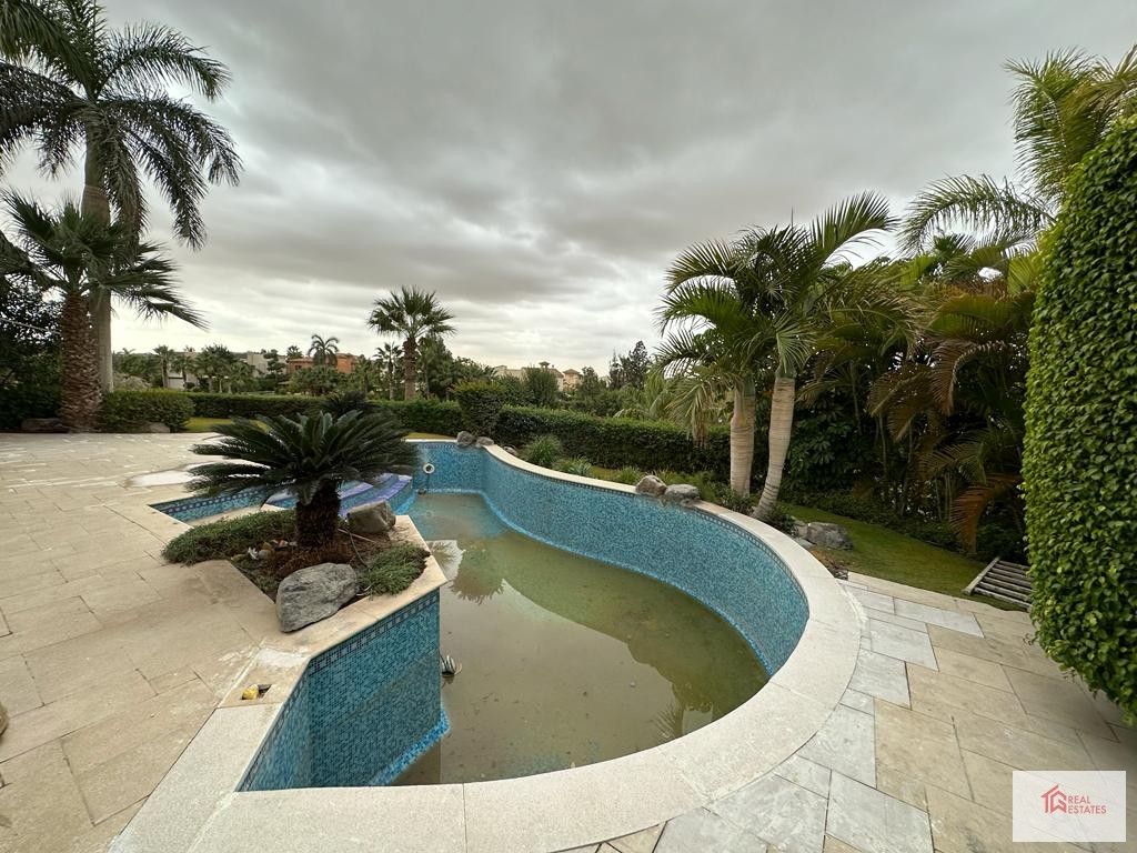 Bağımsız Villa Golf Manzaralı Katameya Heights 5 yatak odalı Özel yüzme havuzu