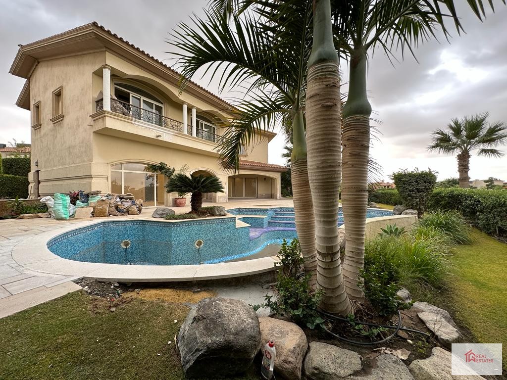 Bağımsız Villa Golf Manzaralı Katameya Heights 5 yatak odalı Özel yüzme havuzu