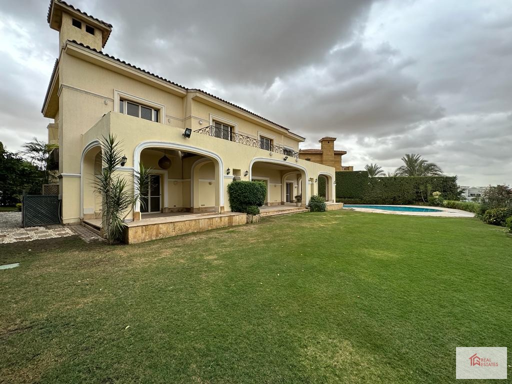 Villa independiente con vista al golf Katameya Heights 6 habitaciones Piscina privada