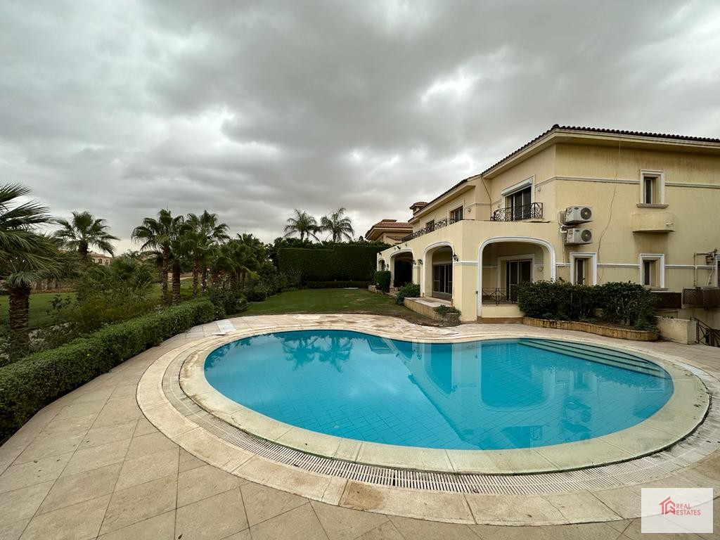 Bağımsız Villa Golf Manzaralı Katameya Heights 6 yatak odalı Özel yüzme havuzu