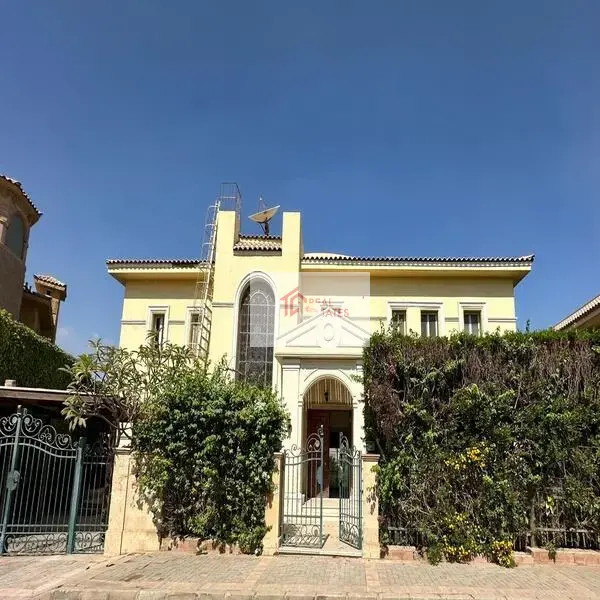 فيلا مستقلة فيو جولف القطامية هايتس 6 غرف نوم بحمام سباحة خاص