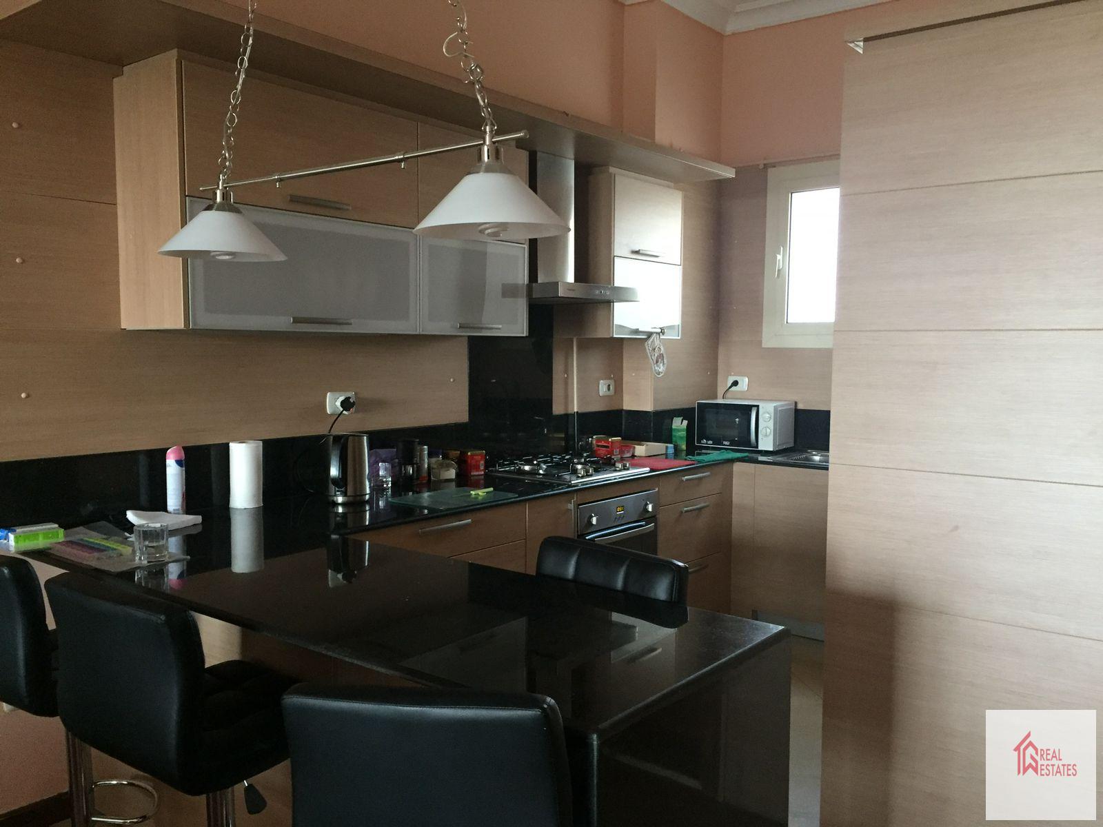 Modern möblierte Wohnung zur Miete in Katameya Heights, 2 Badezimmer und passt in ein Mehrfamilienhaus