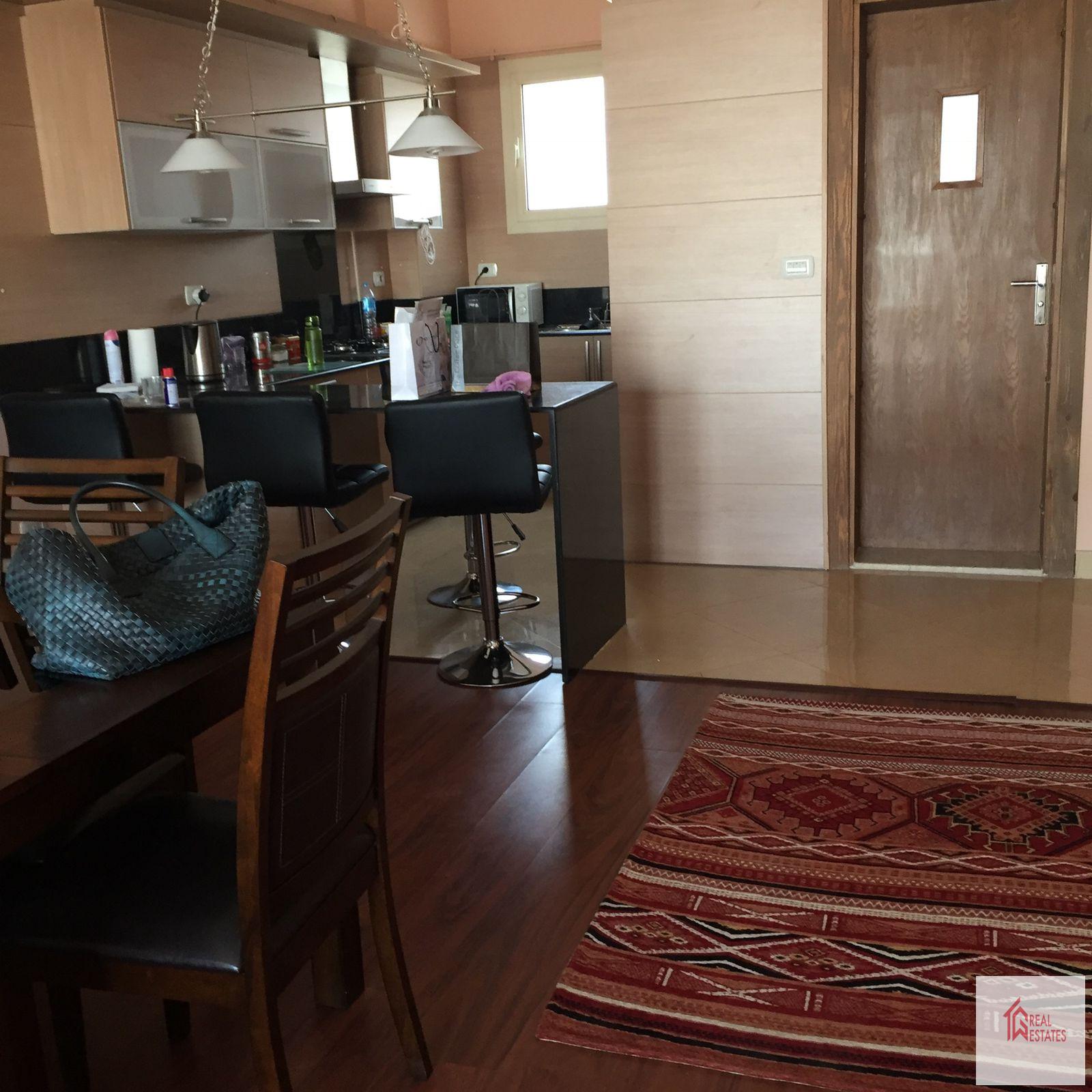 Modern möblierte Wohnung zur Miete in Katameya Heights, 2 Badezimmer und passt in ein Mehrfamilienhaus