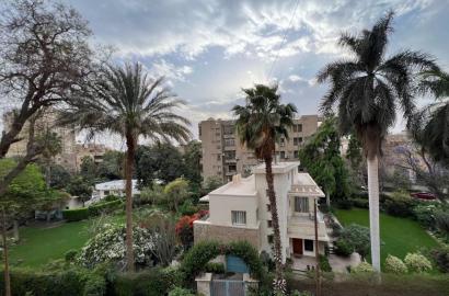 Flat in Degla Next door to the CAC 200 sqm 3 bedrooms- 2 1/2 bathrooms Open kitchen 1800 USD