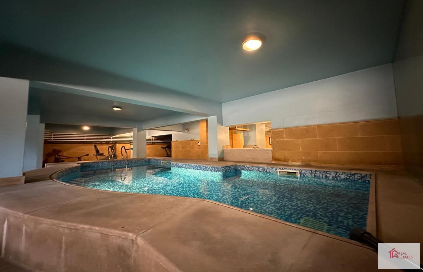 Incredibile attico duplex con piscina condivisa in affitto a Maadi