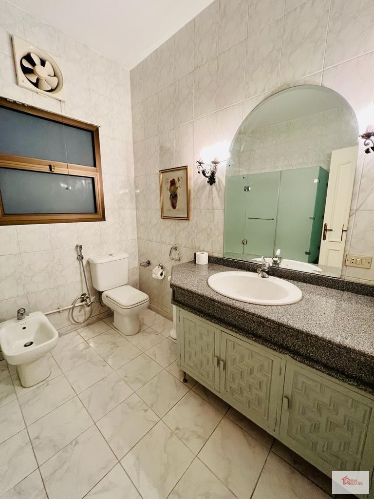 Appartement entièrement meublé 4 chambres 4 salles de bains Banlieue de Madi Sarayate Le Caire Egypte