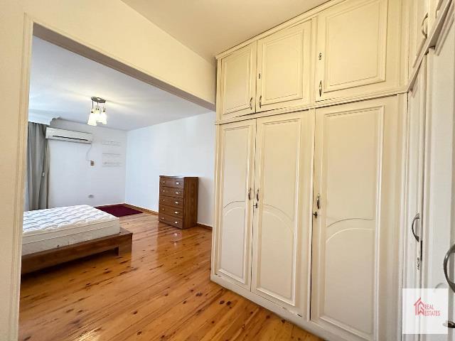 Maadi Sarayat banliyösünde mobilyalı dubleks daire 3 yatak odası 2 banyo