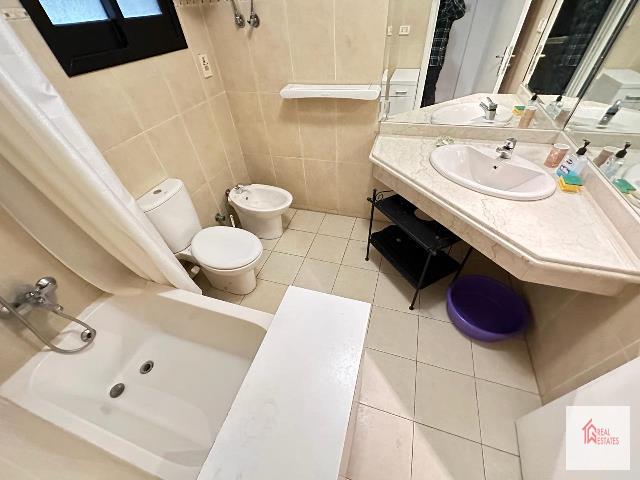 Maadi Sarayat banliyösünde mobilyalı dubleks daire 3 yatak odası 2 banyo
