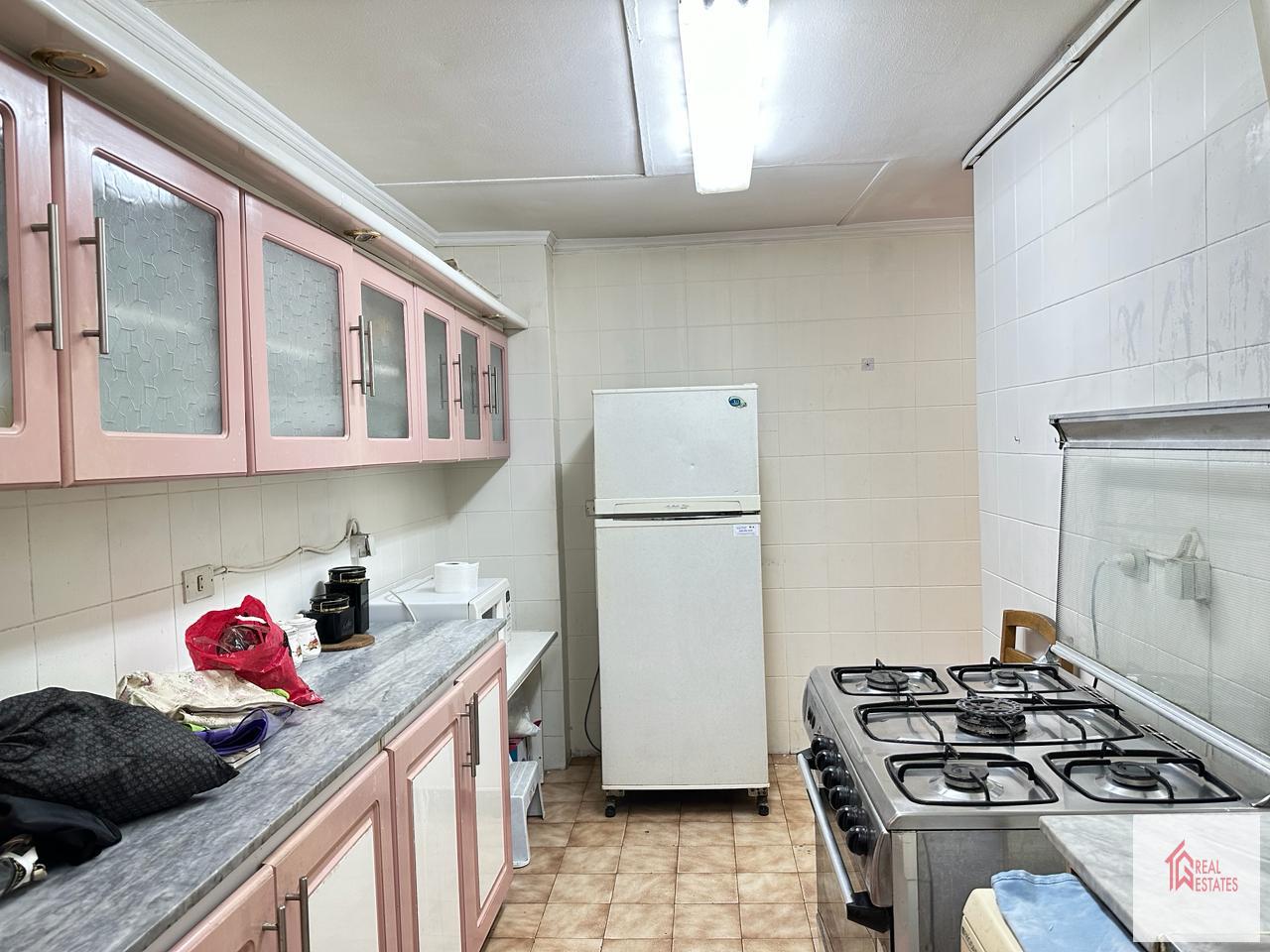 Maadi Sarayat, Cairo, Egypt의 임대 아파트, 침실 3개, 욕실 2개, 마스터 1개, 가구가 딸린 발코니.