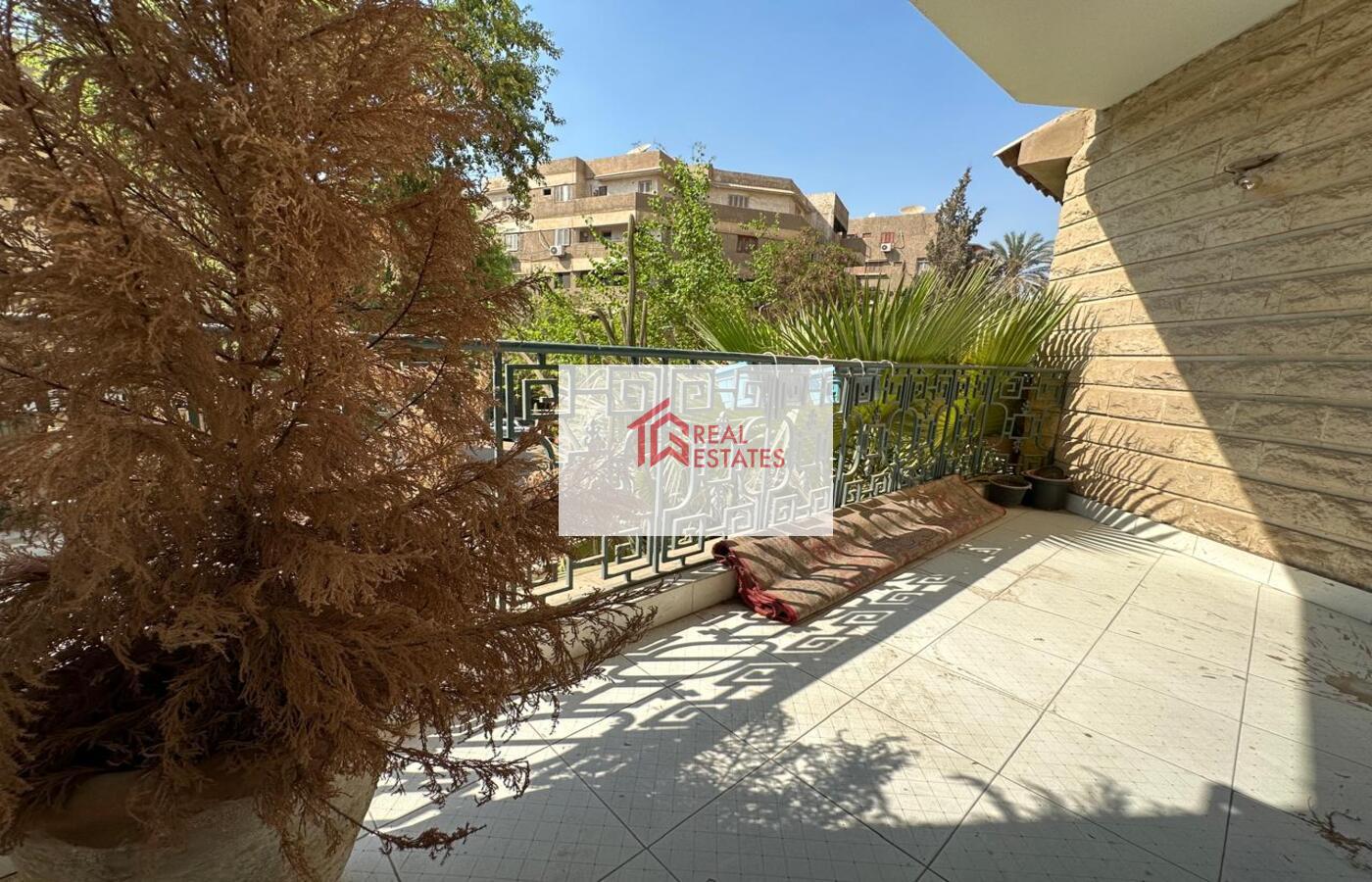 Maadi Degla - Kahire'de Kiralık Modern Daire Şunlardan oluşur: 2 yatak odası - 2 banyo - açık mutfak - resepsiyon