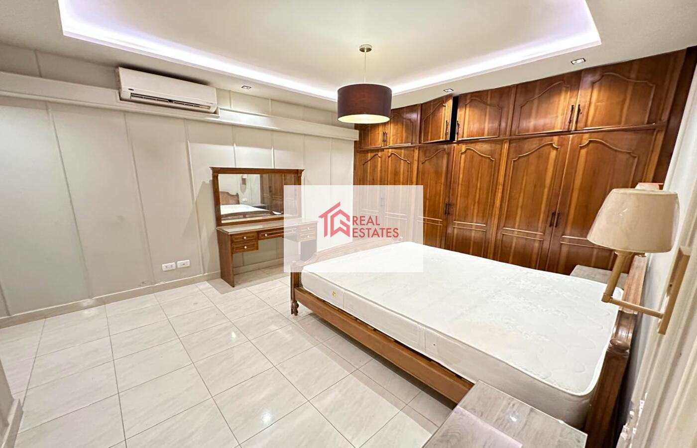 Maadi Degla - Kahire'de Kiralık Modern Daire Şunlardan oluşur: 2 yatak odası - 2 banyo - açık mutfak - resepsiyon