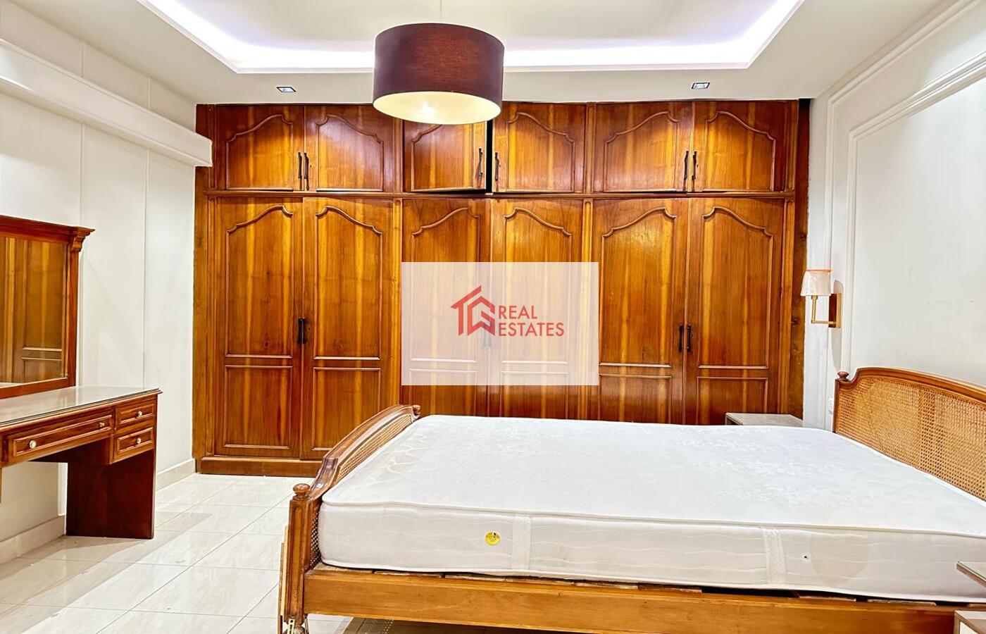 Apartamento moderno en alquiler en Maadi Degla - El Cairo Ubicación privilegiada que consta de: 2 dormitorios - 2 baños - cocina abierta - recepción