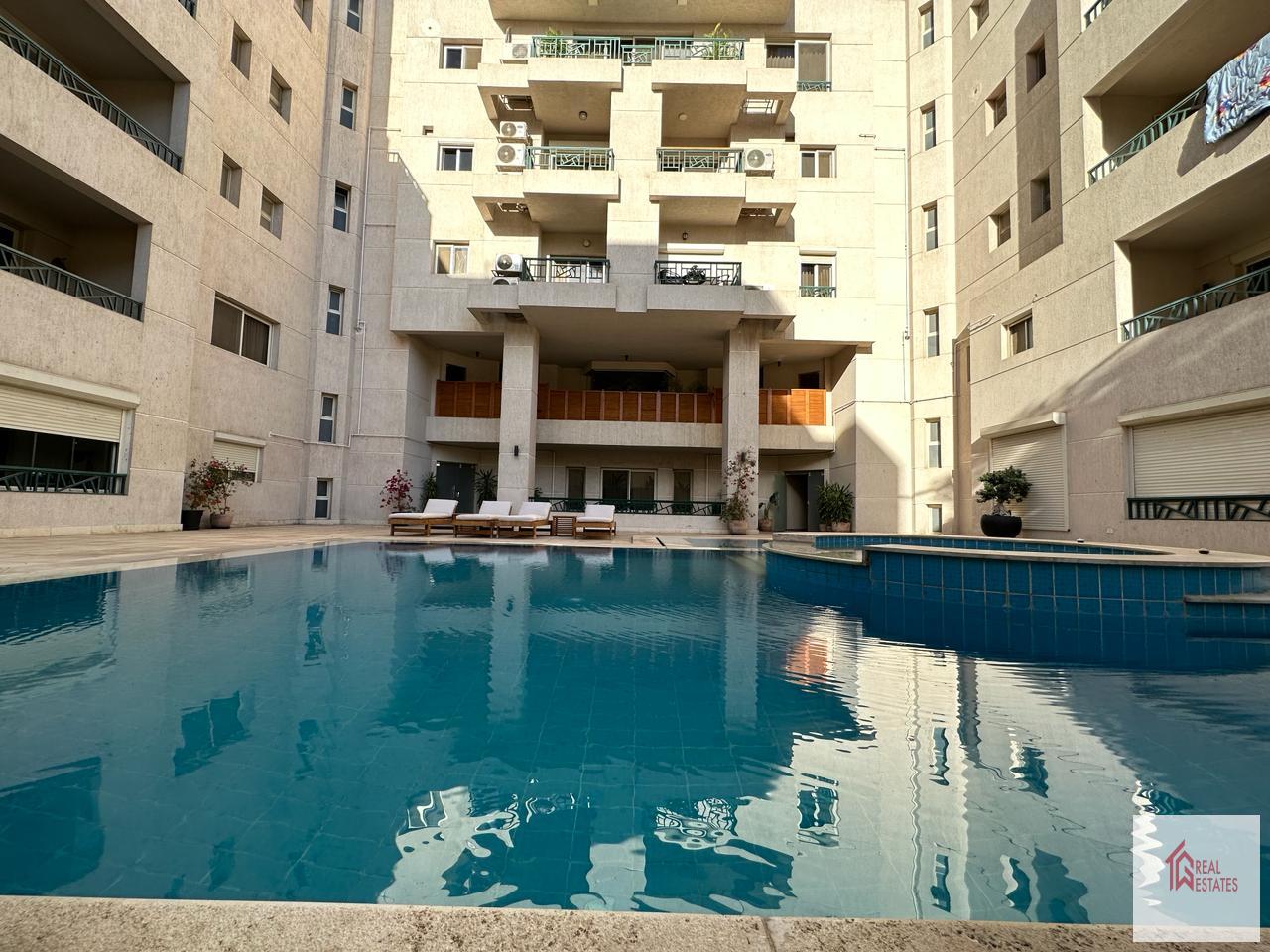 Piano terra 2 camere da letto 2 bagni affitta maadi Sarayat piscina condivisa Cairo Egitto