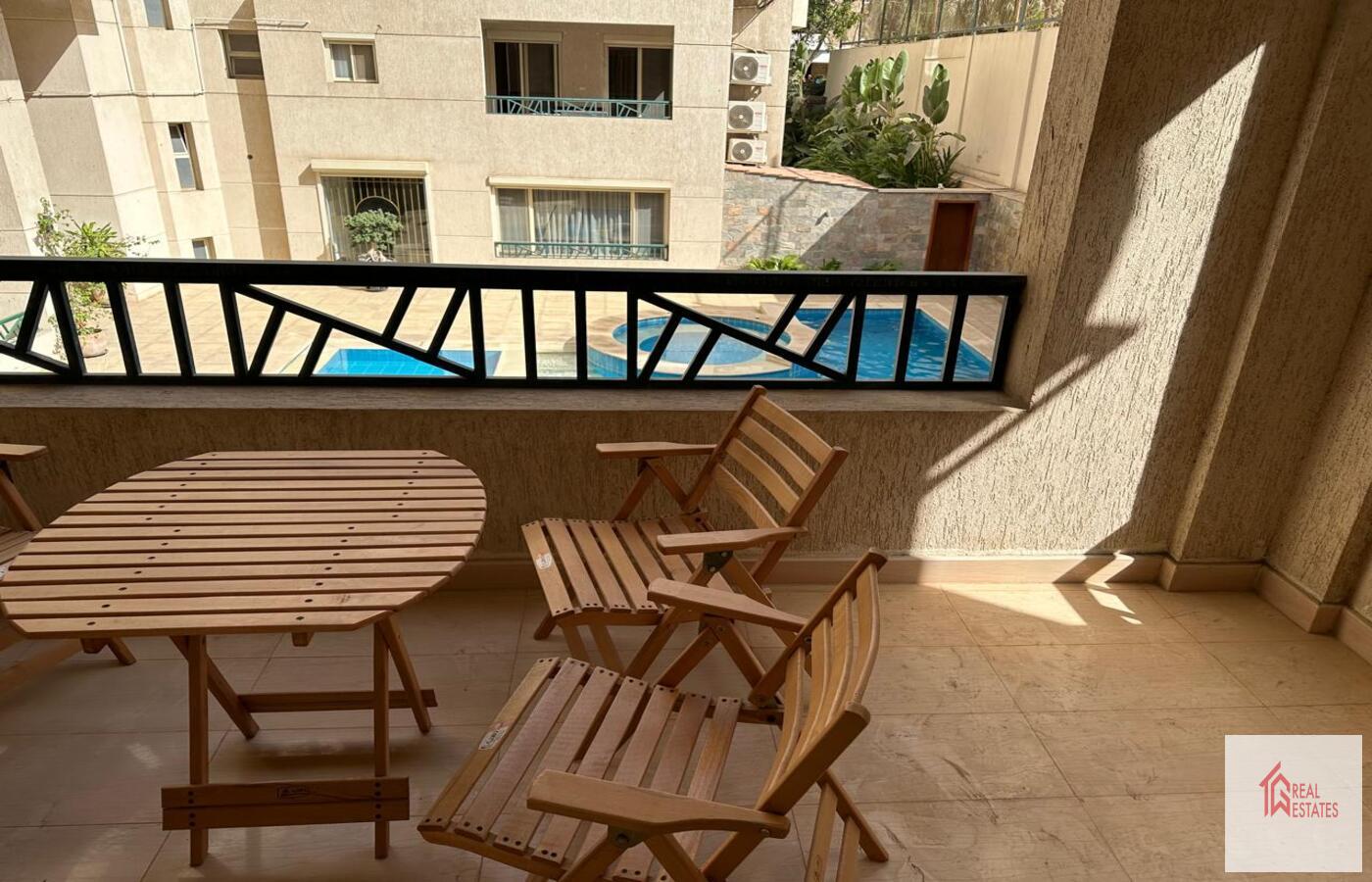 شقة مودرن بحمام سباحة مشترك للإيجار بالمعادي