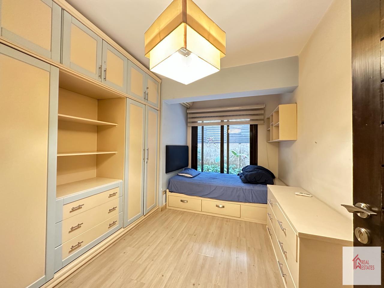 Zemin kat, 5 yatak odası, 3 banyo, 2 ebeveyn, mobilyalı, özel giriş, özel teras, 1.500$