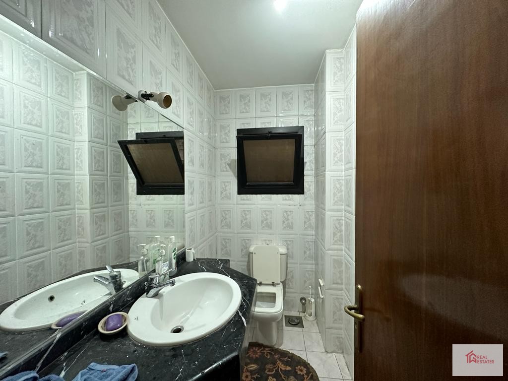 Maadi Sarayate Kahire Mısır'da kiralık mobilyalı daire 3 yatak odası 3 banyo