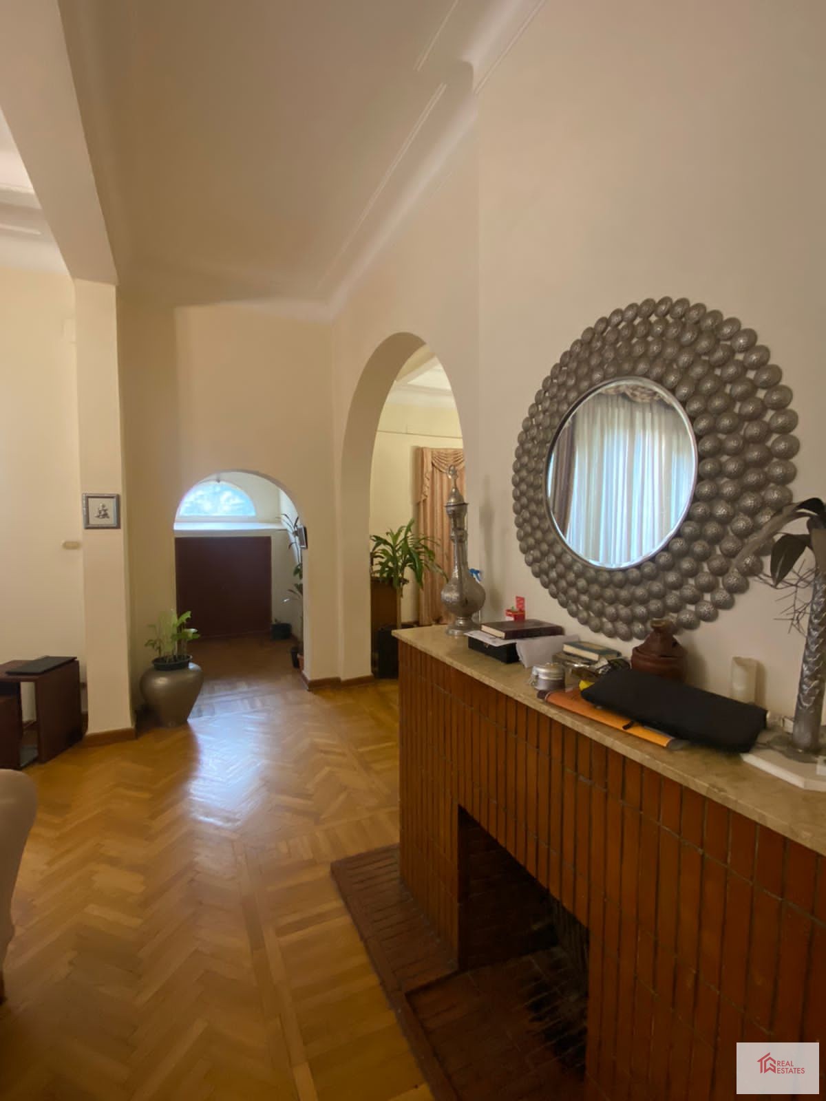 Apartment ground floor 350 m² with garden and separate enterance