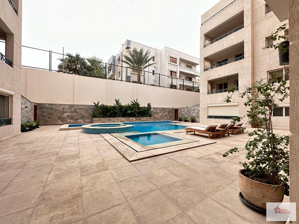 Appartement moderne avec piscine partagée à louer à Maadi Sarayat - Le Caire