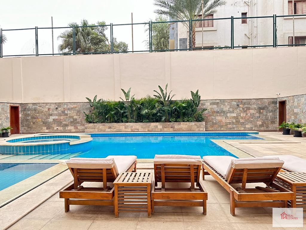 Moderno appartamento con piscina in comune in affitto a Maadi Sarayat - Cairo