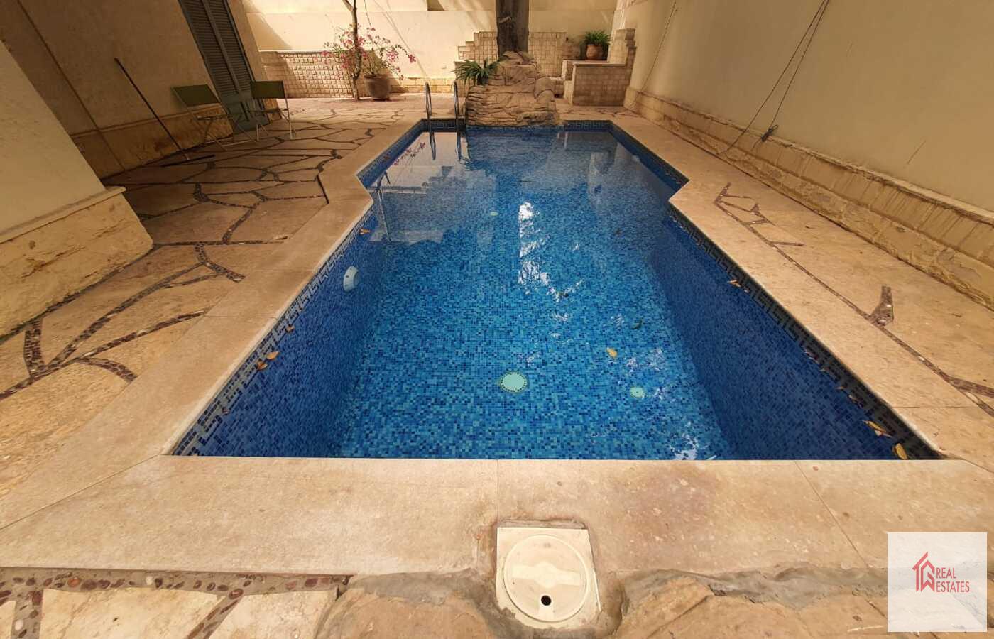 エジプト、カイロ、サラヤト エル マーディのプライベート プール付き 1 階賃貸物件