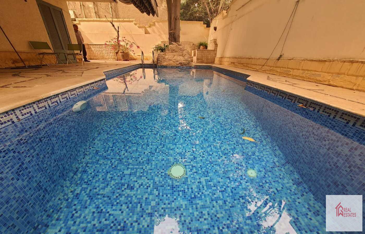 エジプト、カイロ、サラヤト エル マーディのプライベート プール付き 1 階賃貸物件