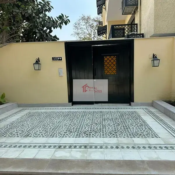 底楼，3间卧室，3间浴室，1个主人，私人入口，私人游泳池，带家具，新家具，需要$1,500，可议
