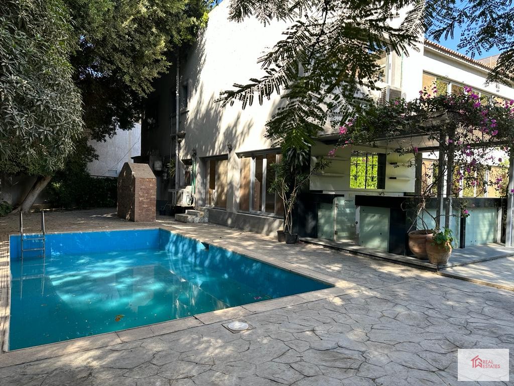 Superbe villa indépendante moderne avec piscine privée et jardin à louer à Degla Maadi - Le Caire - Egypte