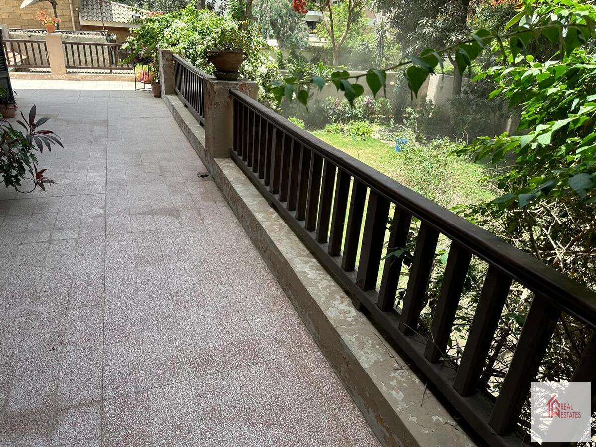埃及开罗 Maadi Sarayat 出租带阳台的设施齐全的别墅。