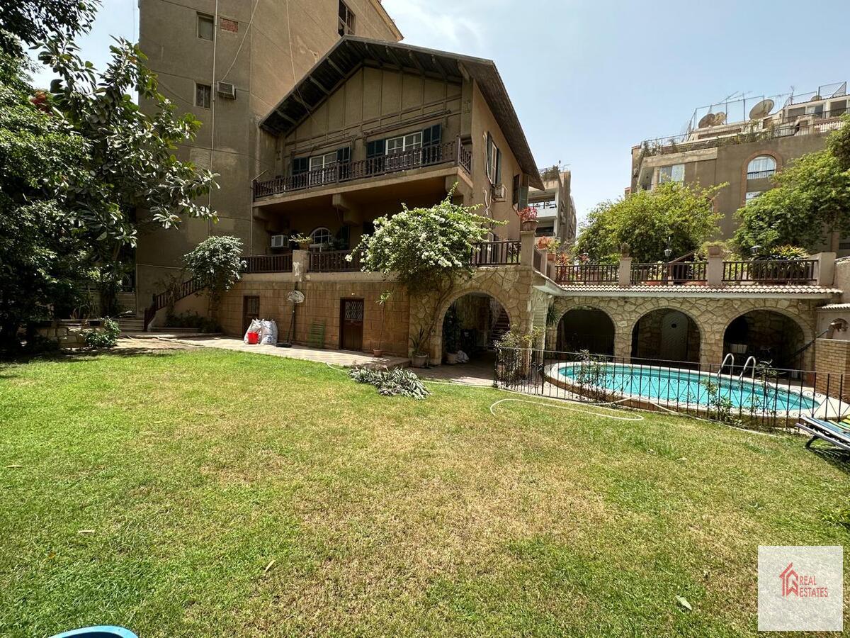 Villa completamente arredata con balcone in affitto a Maadi Sarayat, Cairo, Egitto.