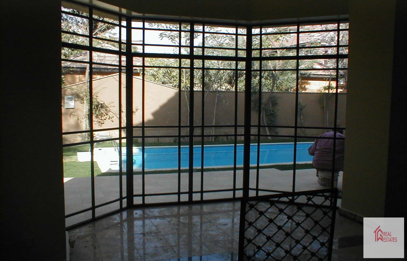 位于 Maadi Sarayat 的带私人泳池的别墅出租