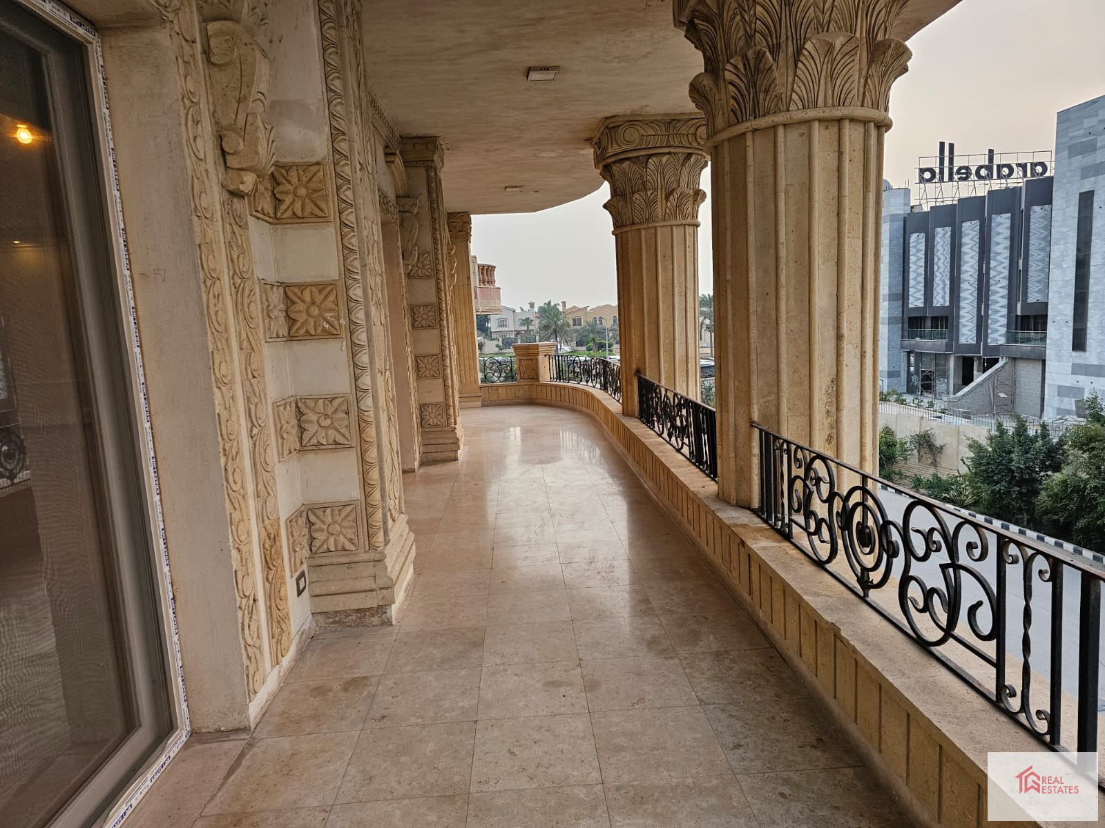شقة واسعة نصف مفروشة دبلوماسيين القاهرة الجديدة مصر