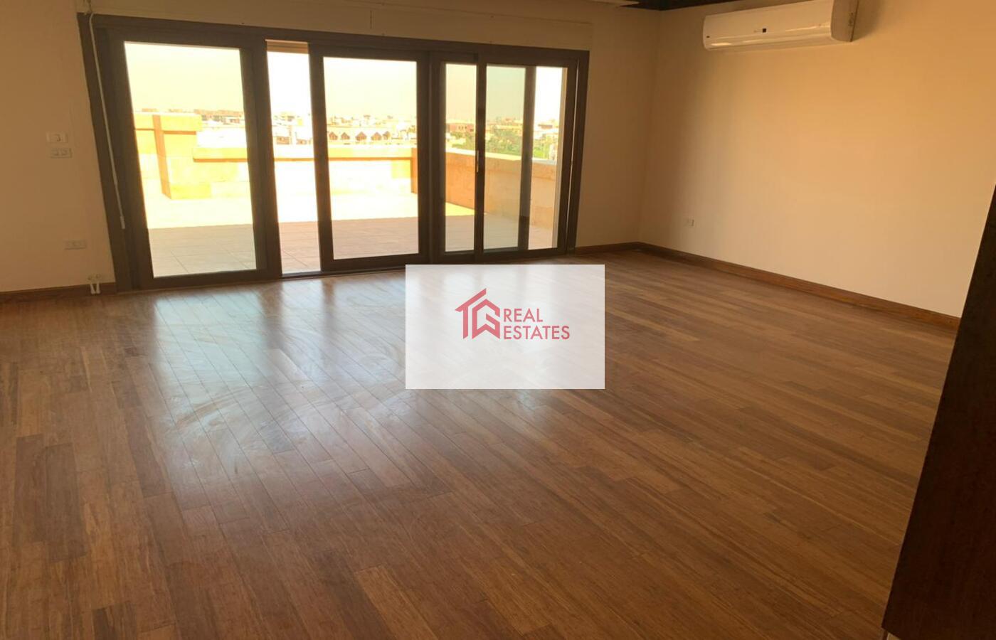 Penthouse for rent Semi Furnished New Cairo