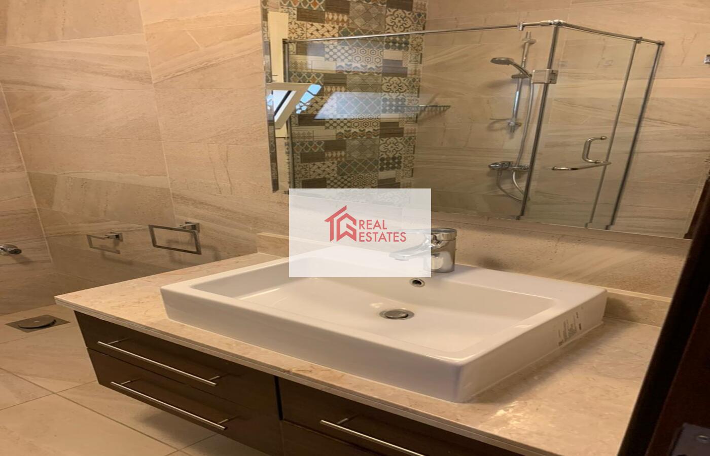 Penthouse for rent Semi Furnished New Cairo