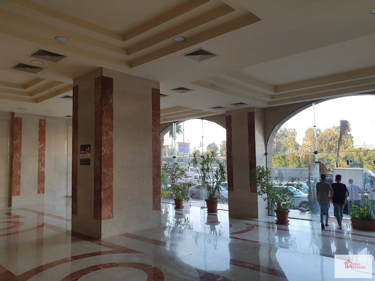 アゴウザ、ギザ、エジプトの賃貸アパート エリア: 472 m 4 部屋で構成されており、そのうち 2 部屋にはバスルームが付いています。