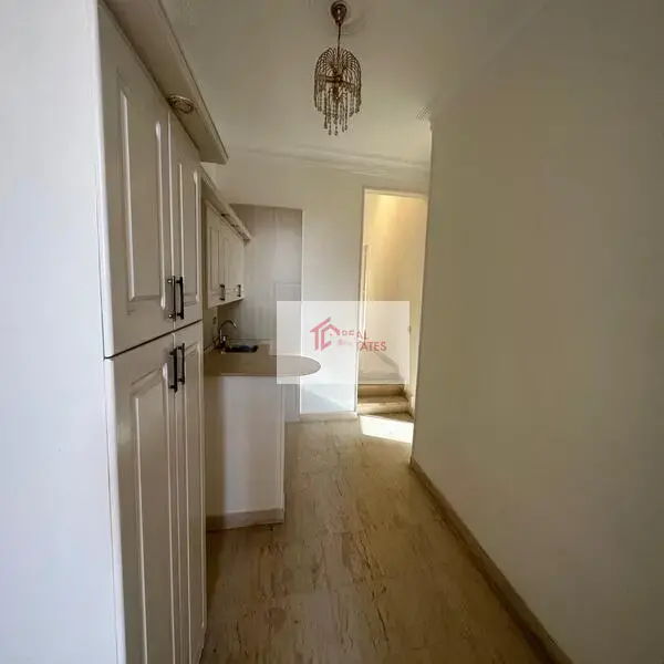 Impresionante Ático Dúplex con Vista Panorámica en la Calle 207 Maadi Degla Egipto