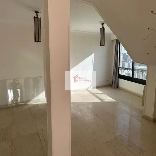 Impresionante Ático Dúplex con Vista Panorámica en la Calle 207 Maadi Degla Egipto