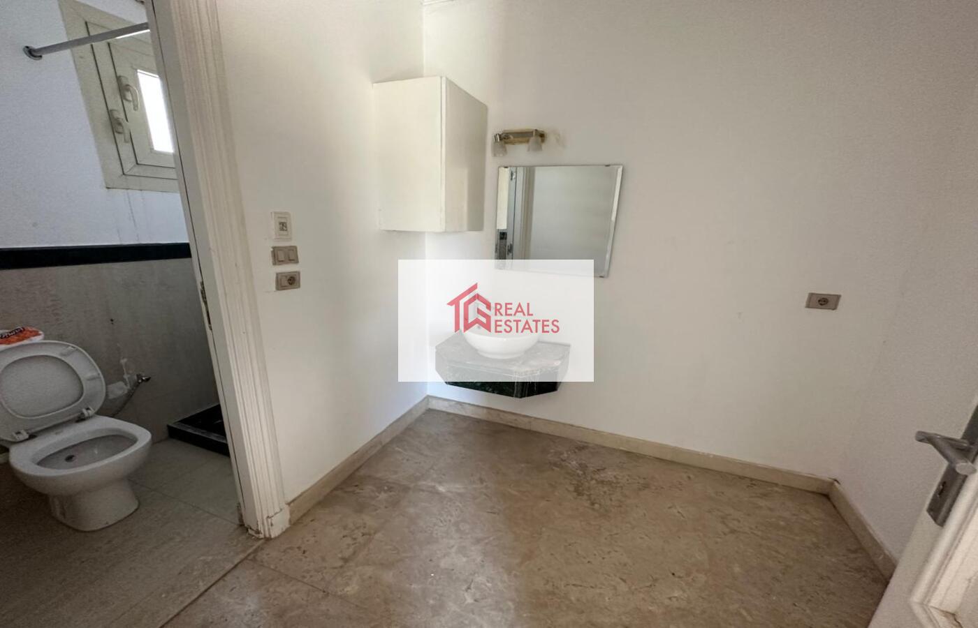 Sarayat Maadi'de Kiralık Çarpıcı Penthouse 4 yatak odalı Maadi'de En İyi Fiyat En Kaliteli Emlak