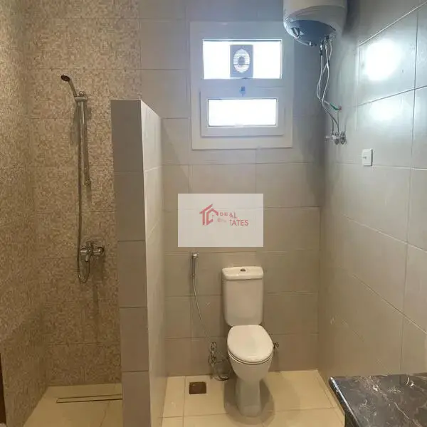 Amplio apartamento en alquiler 4 dormitorios 4 baños semi amueblado West Golf Gharb El Golf New Cairo Tagamoa Egipto