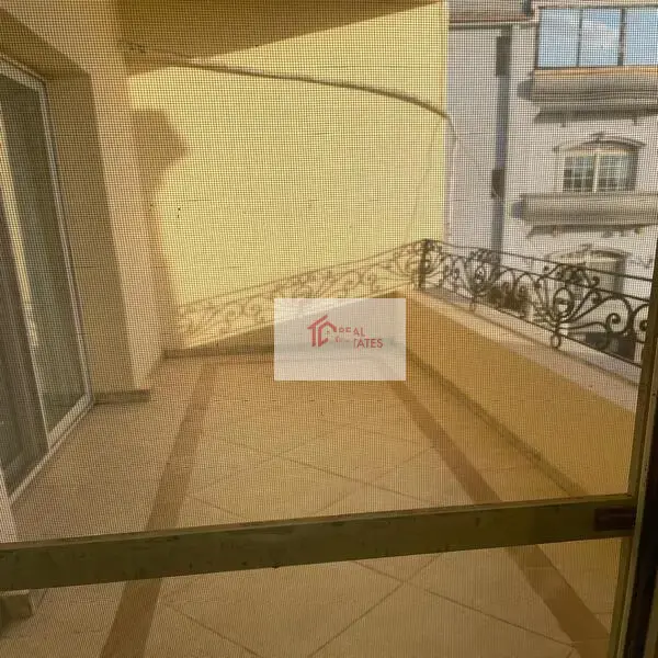 Amplio apartamento en alquiler 4 dormitorios 4 baños semi amueblado West Golf Gharb El Golf New Cairo Tagamoa Egipto