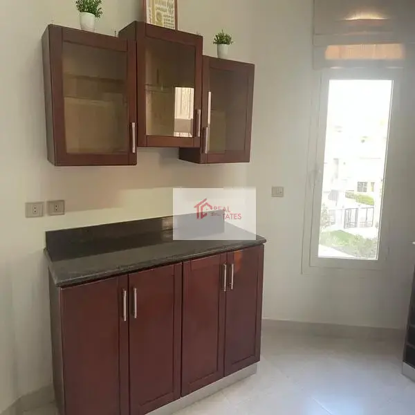 Amplio apartamento en alquiler 4 dormitorios 4 baños semi amueblado West Golf Gharb El Golf New Cairo Tagamoa Egipto