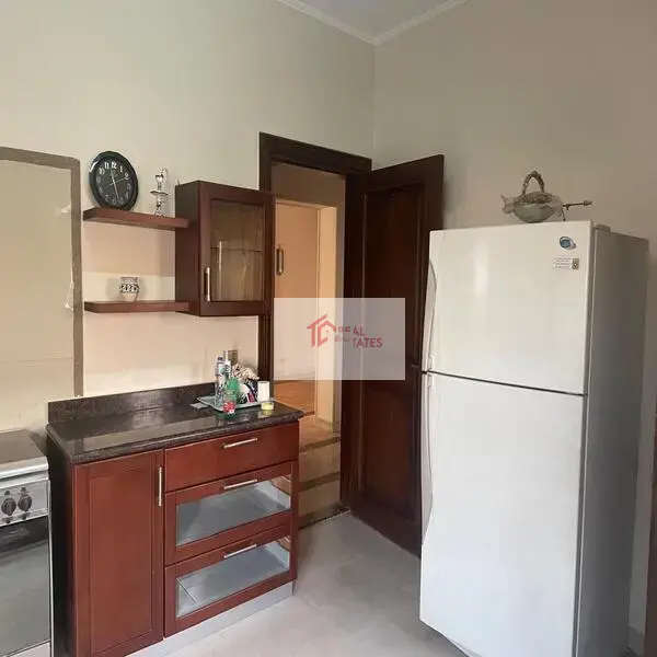 Amplio apartamento en alquiler 4 dormitorios 4 baños semi amueblado West Golf Gharb El Golf New Cairo Tagamoa Egipto