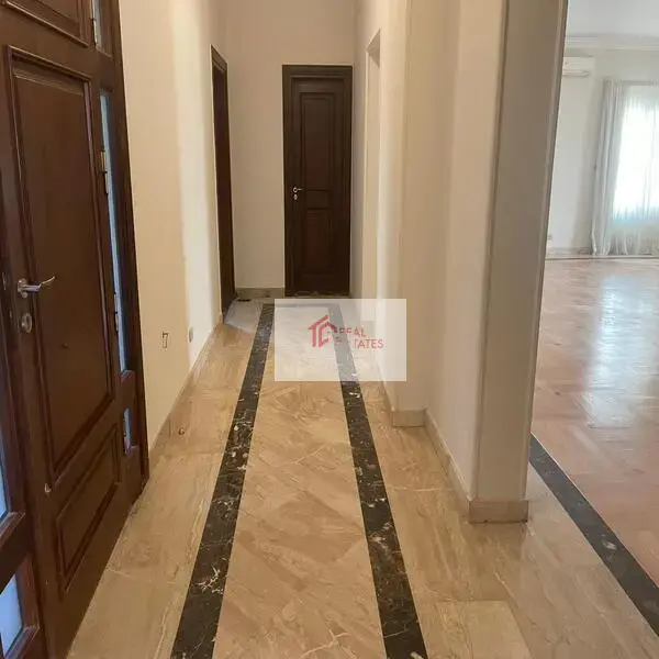 Amplio apartamento en alquiler 4 dormitorios 4 baños semi amueblado West Golf Gharb El Golf New Cairo Tagamoa Egipto