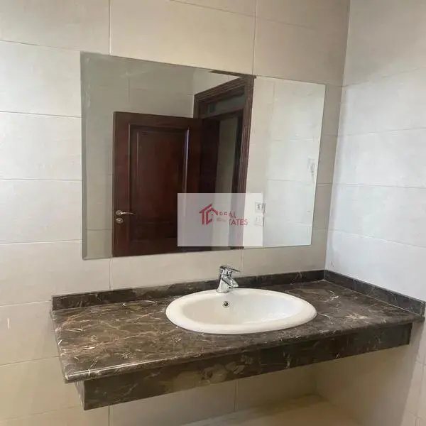 Amplio apartamento en alquiler 4 dormitorios 4 baños semi amueblado West Golf Gharb El Golf New Cairo Tagamoa Egipto