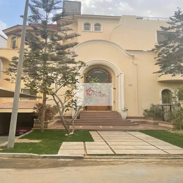 Amplio apartamento en alquiler 4 dormitorios 4 baños semi amueblado West Golf Gharb El Golf New Cairo Tagamoa Egipto