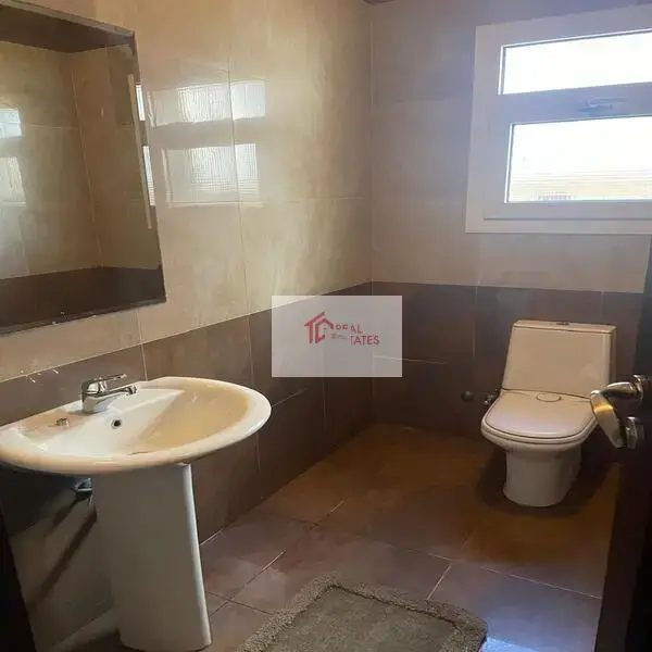 Amplio apartamento en alquiler 4 dormitorios 4 baños semi amueblado West Golf Gharb El Golf New Cairo Tagamoa Egipto