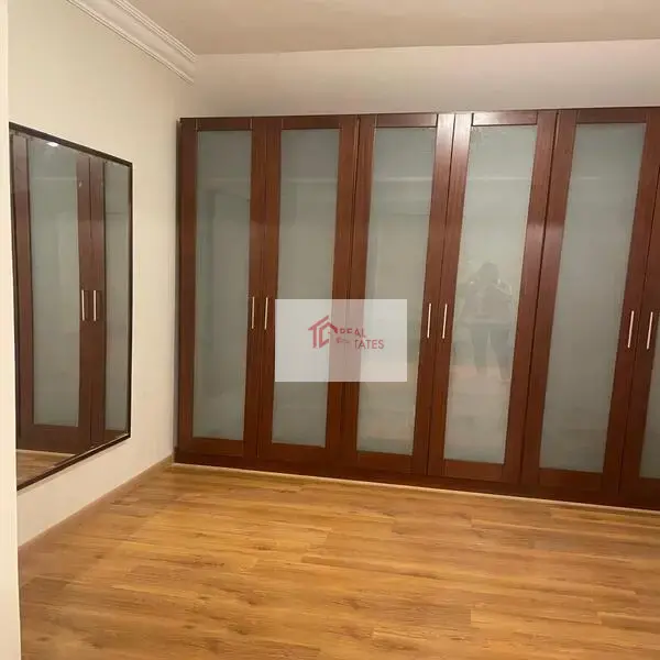Amplio apartamento en alquiler 4 dormitorios 4 baños semi amueblado West Golf Gharb El Golf New Cairo Tagamoa Egipto